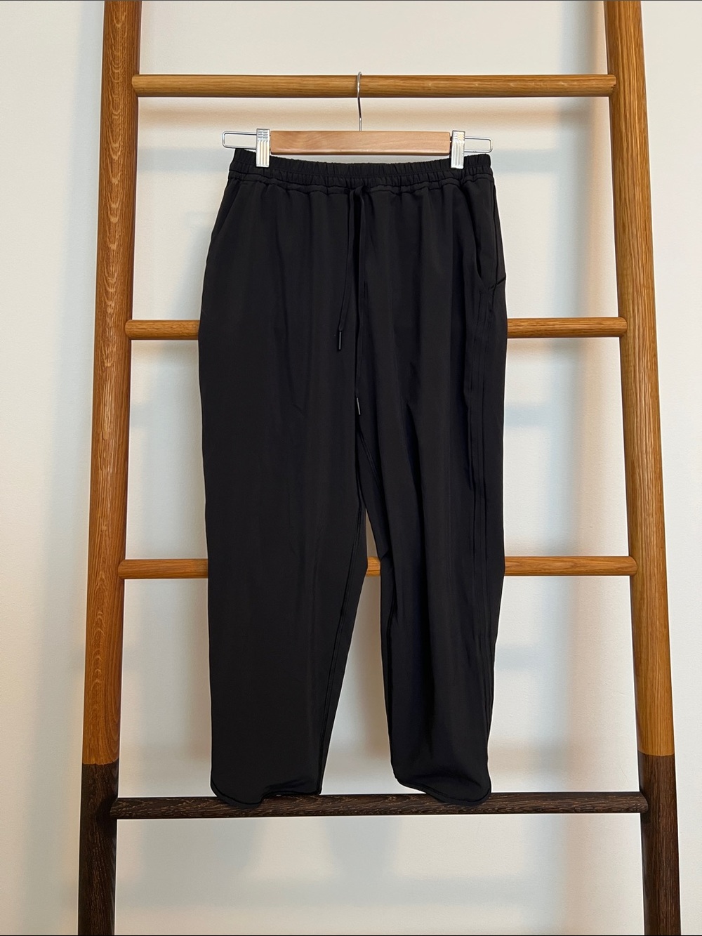 Lululemon Black Elastic Waist Drawstring Lightweight Joggers - Size 4